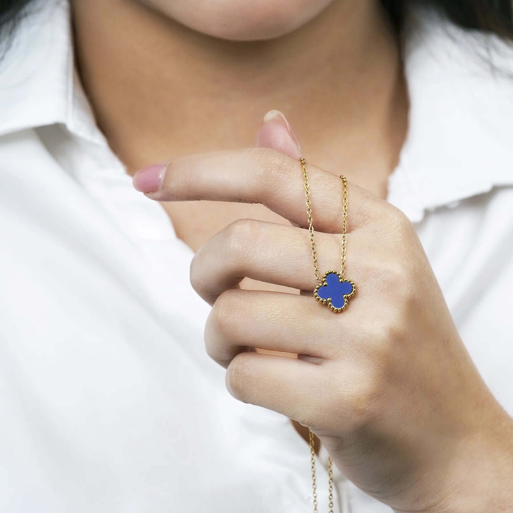 Blue Flower Pendant Necklace in Yellow Gold Plated